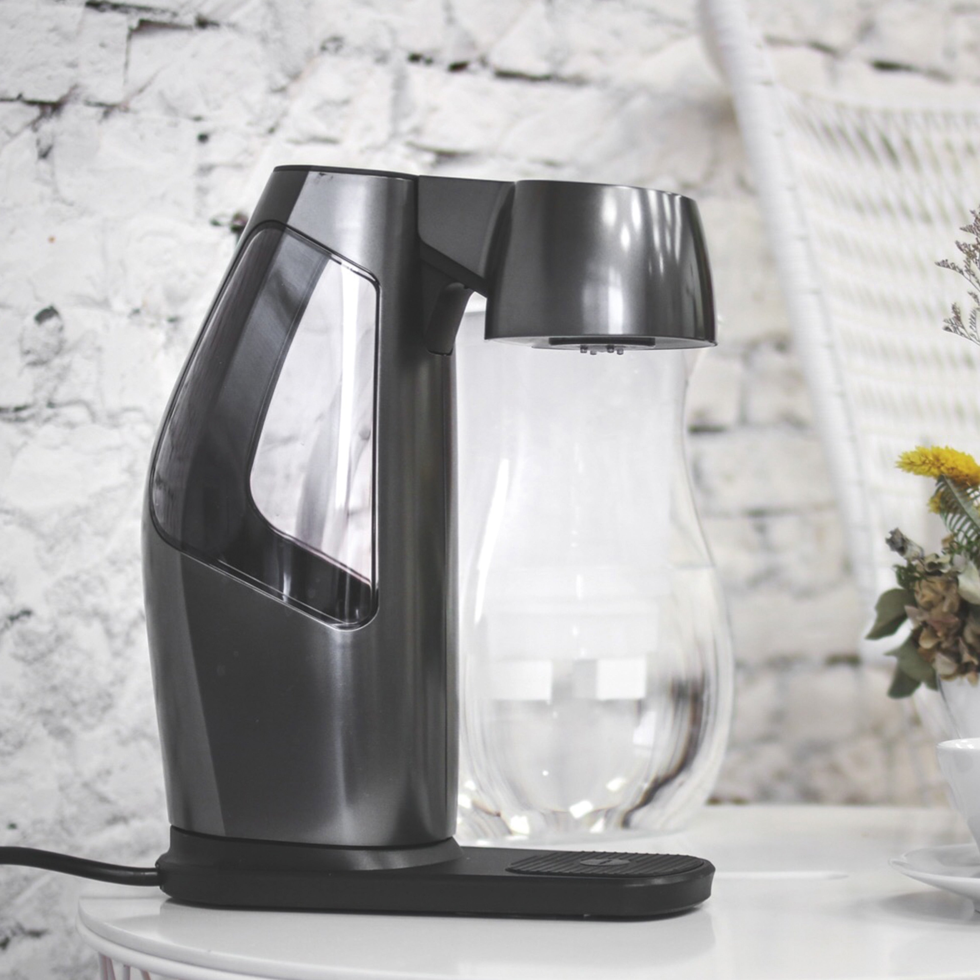 Hiroia Plans to Bring the Samantha Automated Pourover Brewer to